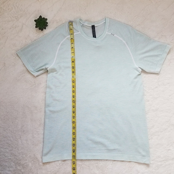 Lululemon Men Metal Vent Tech Shirt - Picture 4 of 6